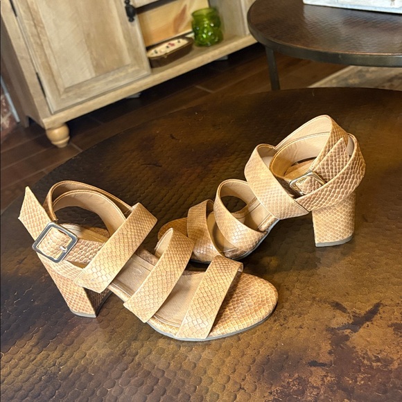 Vionic Tan Leather Strappy Stacked Block Heel Blaire Sandals Heels Size 8.5 - Picture 2 of 11